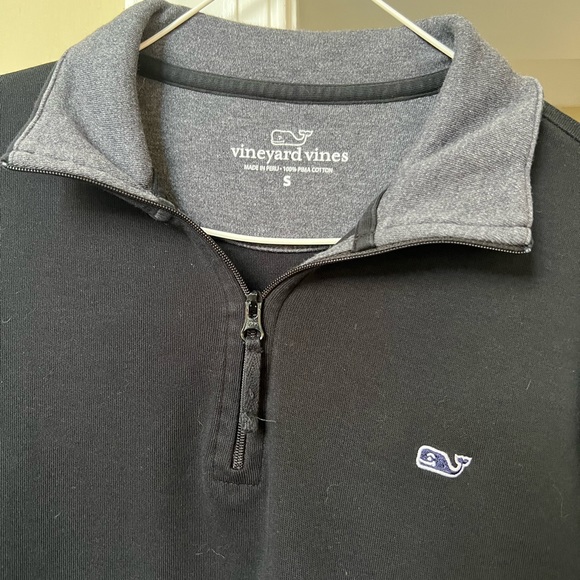 Vineyard Vines black 1/4 zip pullover size small - Picture 2 of 2